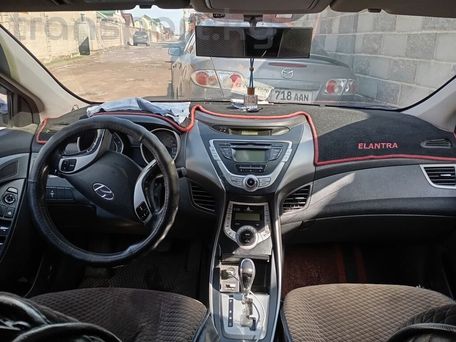Hyundai Avante, 2011 — photo 2