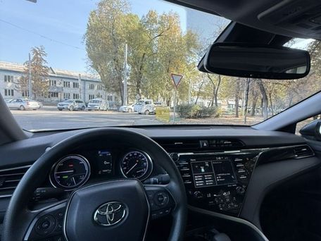 Toyota Camry, 2020 — 照片 5