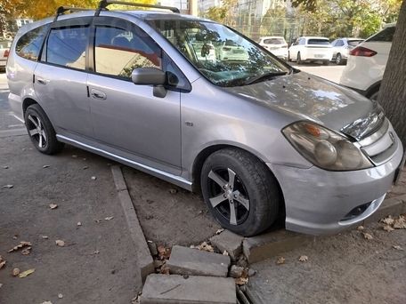 Honda Stream, 2003 — 照片 2