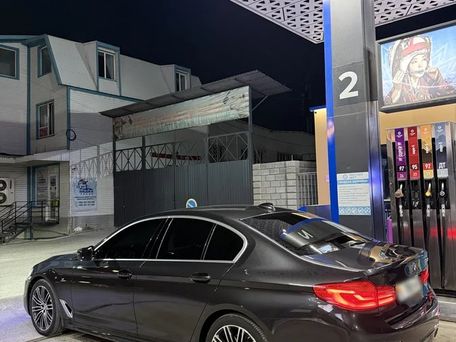 BMW 5 серии, 2019 — 照片 2