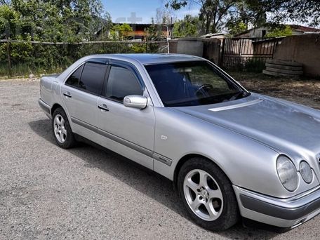 Mercedes-Benz E-Class, 1997 — photo 4
