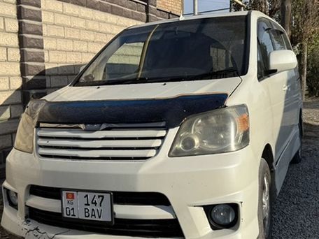 Toyota Noah, 2003 — фото 1