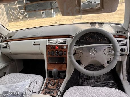 Mercedes-Benz E-Класс, 2001 — сүрөт 8