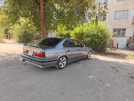 BMW 5 Series, 1990 — 照片 3