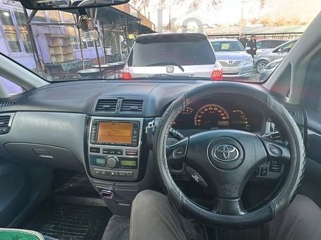 Toyota Ipsum, 2001