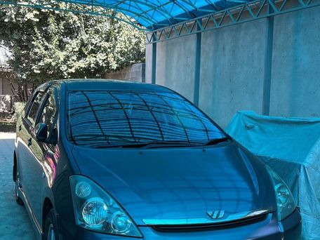 Toyota Wish, 2004