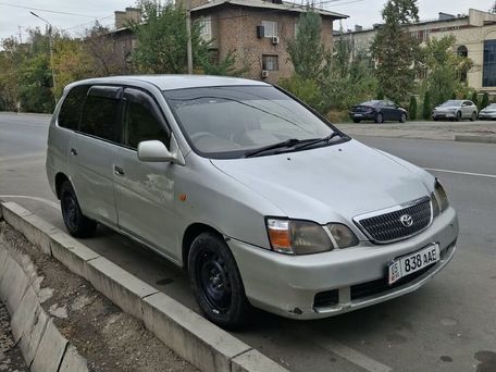 Toyota Gaia, 2001