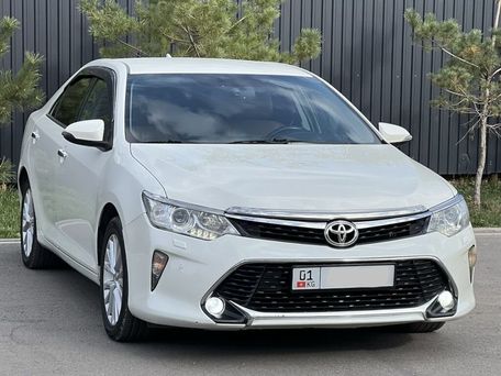 Toyota Camry, 2017 — 照片 1