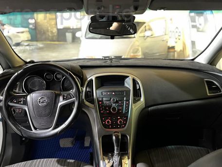 Opel Astra, 2010 — photo 8