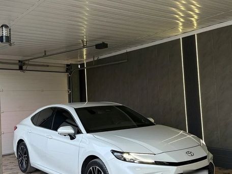 Toyota Camry, 2025 — photo 1