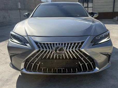 Lexus ES, 2025