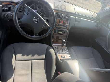 Mercedes-Benz E-Класс, 2001 — photo 3