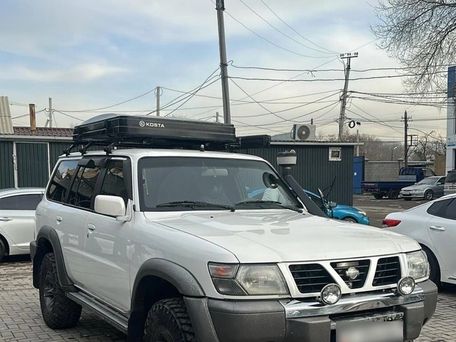 Nissan Patrol, 2000