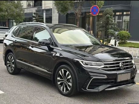 Volkswagen Tiguan, 2024 — 照片 2