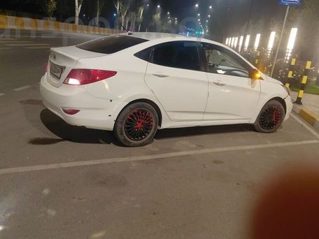 Hyundai Accent, 2011 — 照片 5