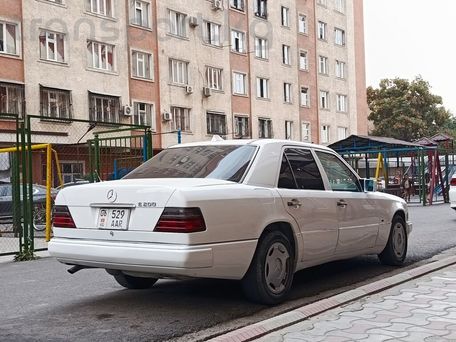 Mercedes-Benz E-Класс, 1993 — 照片 1