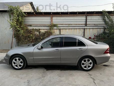 Mercedes-Benz C-Класс, 2003 — 照片 2