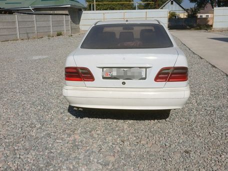 Mercedes-Benz E-Класс, 2003 — 照片 2
