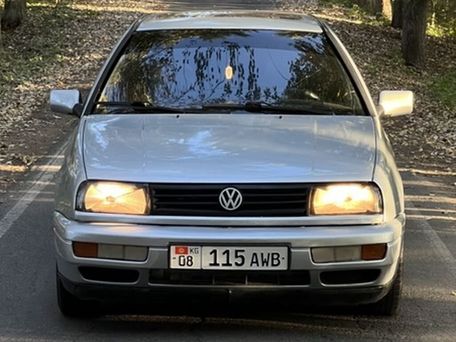 Volkswagen Vento, 1993 — 照片 1