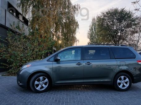 Toyota Sienna, 2010 — photo 7