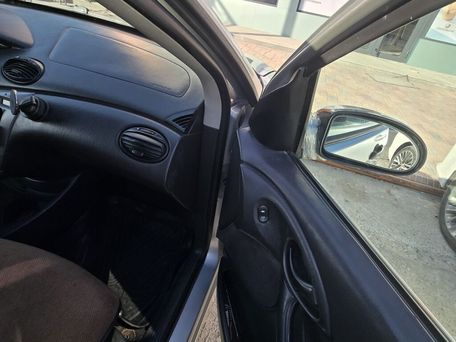 Ford Focus, 2001 — photo 17
