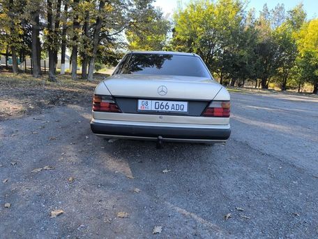 Mercedes-Benz W124, 1988 — фото 6