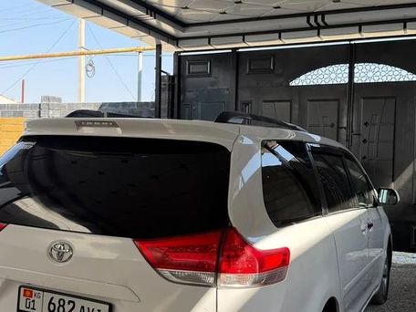 Toyota Sienna, 2011 — сүрөт 4