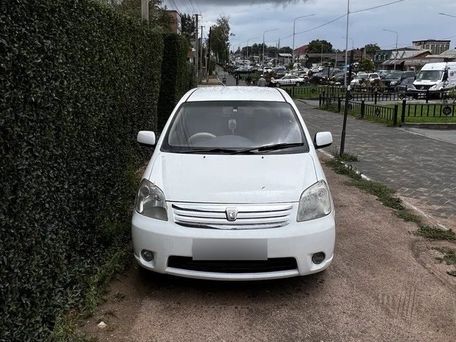 Toyota Raum, 2000