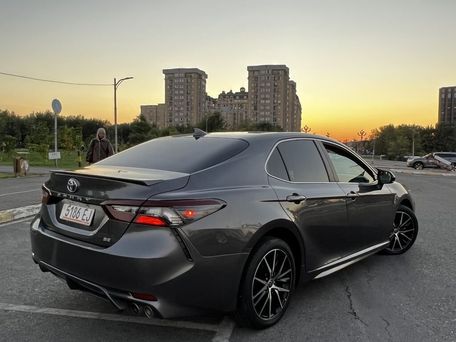 Toyota Camry, 2021 — фото 2