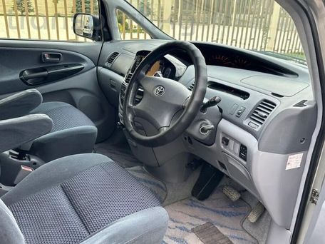 Toyota Estima, 2002 — photo 8