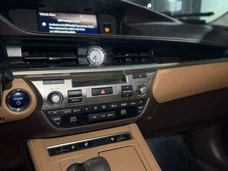 Lexus ES, 2018 — photo 14
