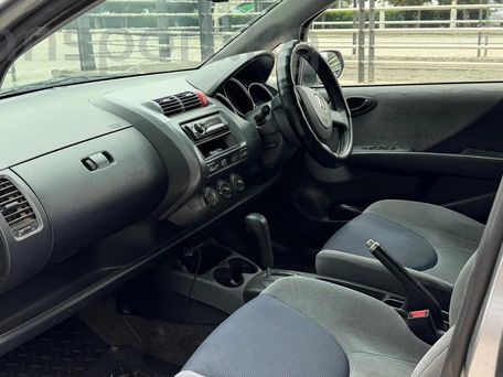 Honda Fit, 2003 — photo 2
