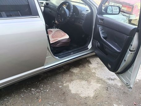 Toyota Avensis, 2004