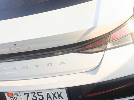 Hyundai Elantra, 2023 — 照片 4