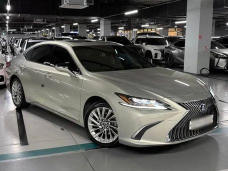 Lexus ES, 2019