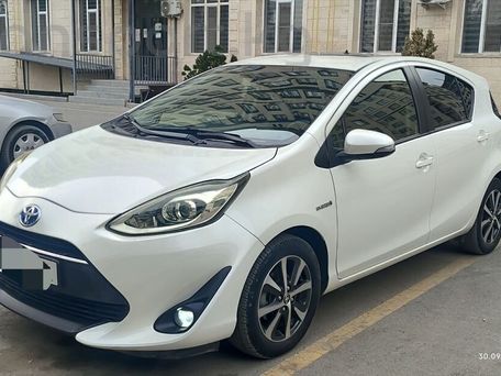 Toyota Prius c, 2018 — фото 2