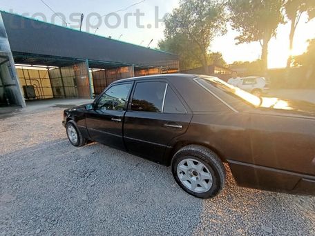Mercedes-Benz W124, 1990 — сүрөт 6