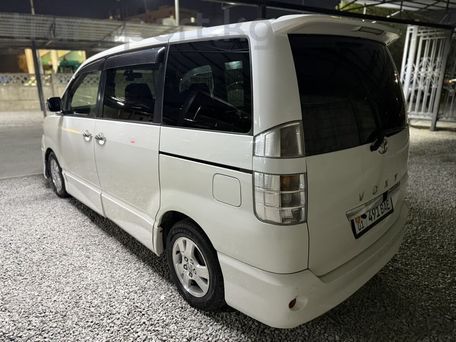 Toyota Voxy, 2003 — photo 4