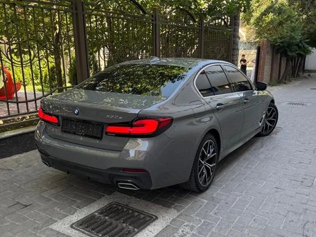 BMW 5 серии, 2021 — 照片 5