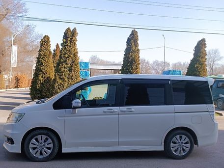 Honda Stepwgn, 2010 — сүрөт 3