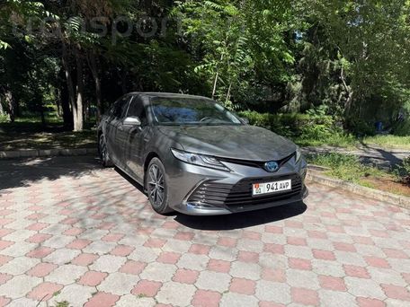 Toyota Camry, 2023 — фото 2