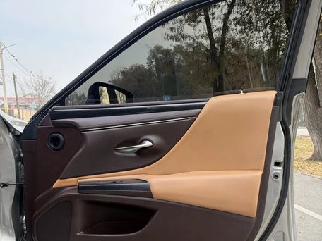 Lexus ES, 2019 — 照片 10