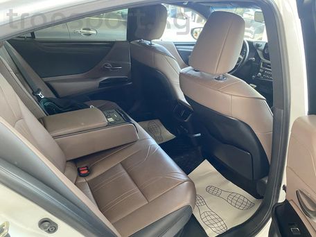 Lexus ES, 2023 — 照片 7