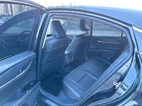 Toyota Camry, 2025 — photo 2