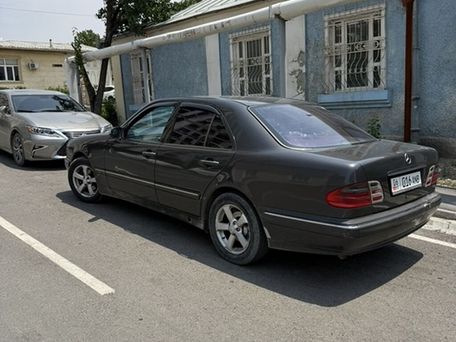 Mercedes-Benz E-Class, 2000 — photo 1