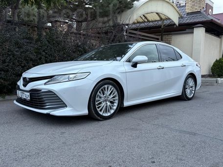 Toyota Camry, 2019 — photo 2