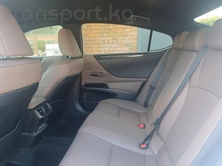 Lexus ES, 2022 — photo 11