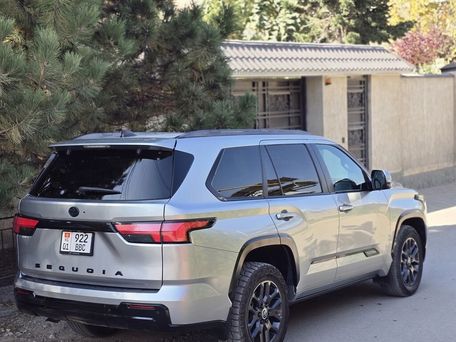 Toyota Sequoia, 2024 — 照片 6