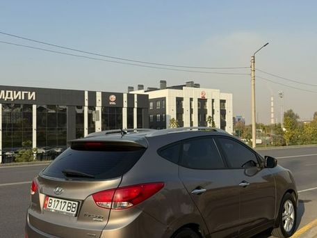 Hyundai ix35, 2011 — photo 2