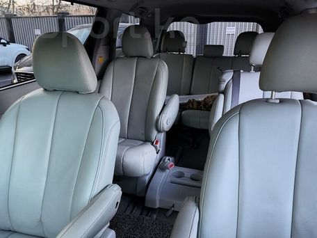 Toyota Sienna, 2010 — photo 11